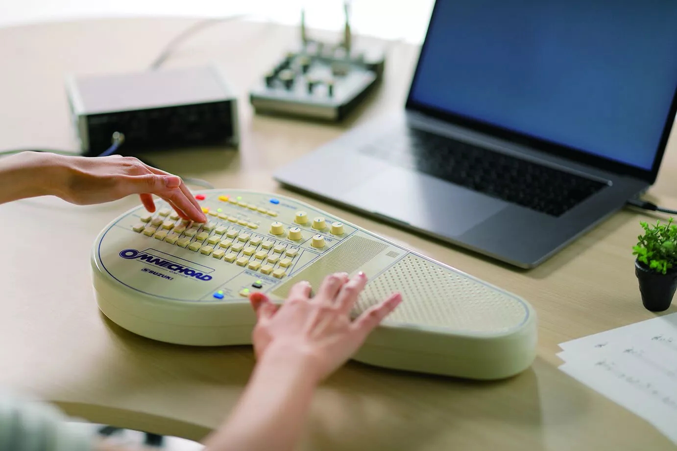 Omnichord OM--108 with PSU